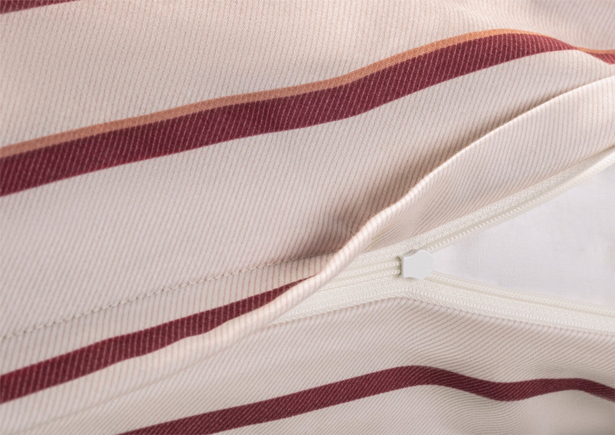 JOOP! SHUTTER Kissenbezug 40x80 cm, Rouge