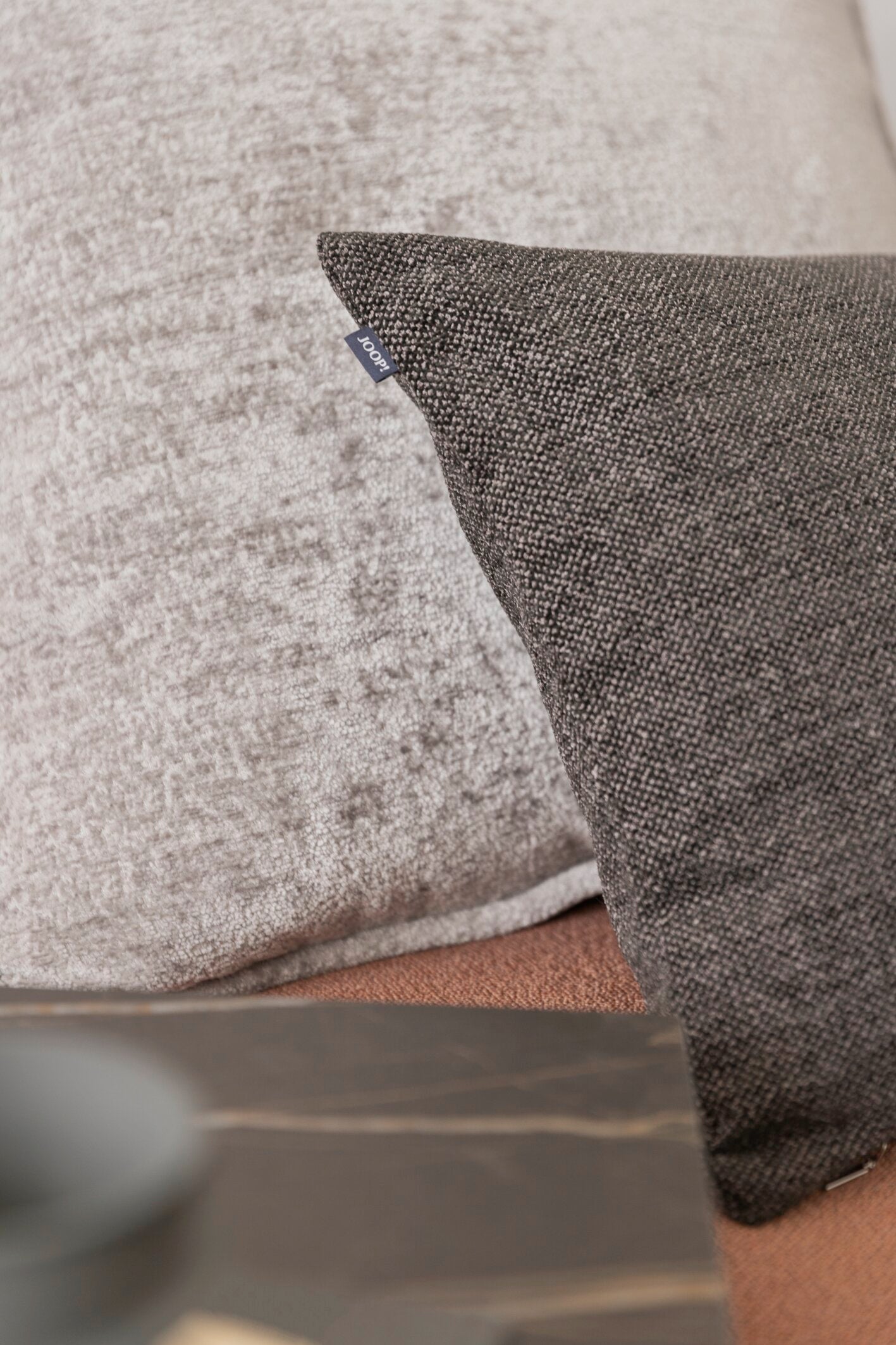 JOOP! FABRICS COLLECTION ALLURE Polsterkissen mit Vließfüllung 60x60 cm, Hellgrau