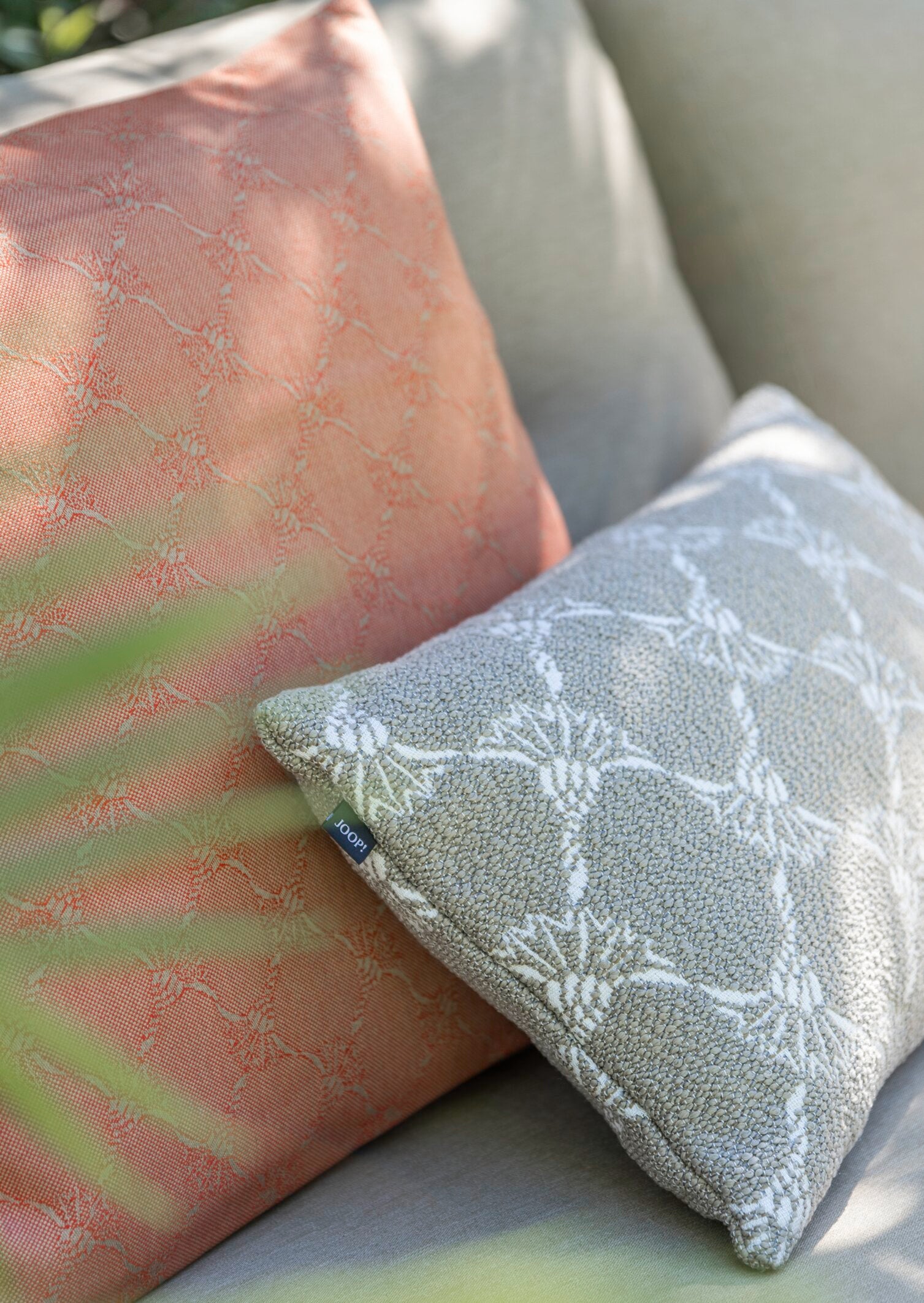 JOOP! FABRICS OUTDOOR CORNFLOWER Polsterkissen mit Vließfüllung 30x50 cm, Sand