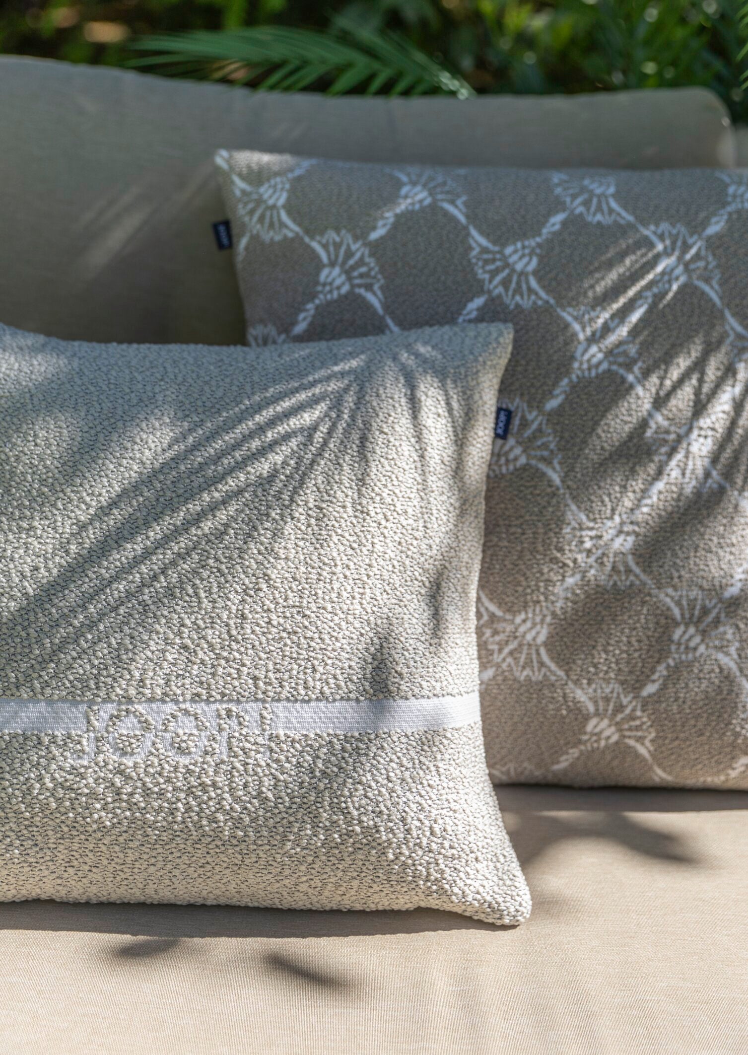 JOOP! FABRICS OUTDOOR CORNFLOWER Polsterkissen mit Vließfüllung 50x50 cm, Sand