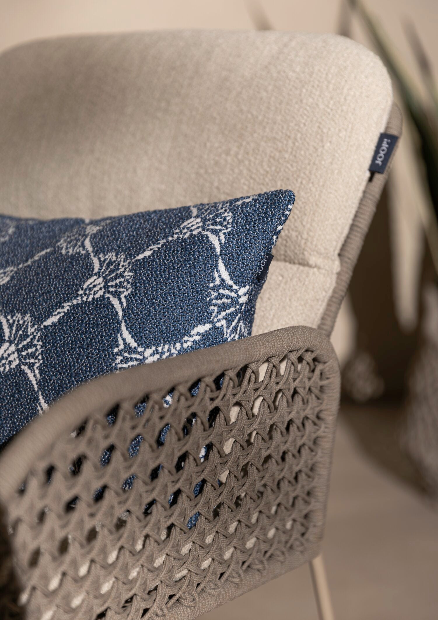 JOOP! FABRICS OUTDOOR CORNFLOWER Polsterkissen mit Vließfüllung 30x50 cm, Navy