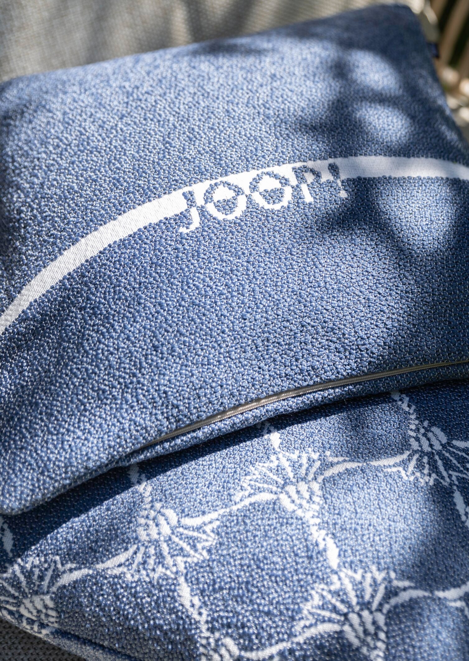 JOOP! FABRICS OUTDOOR CORNFLOWER Polsterkissen mit Vließfüllung 50x50 cm, Navy