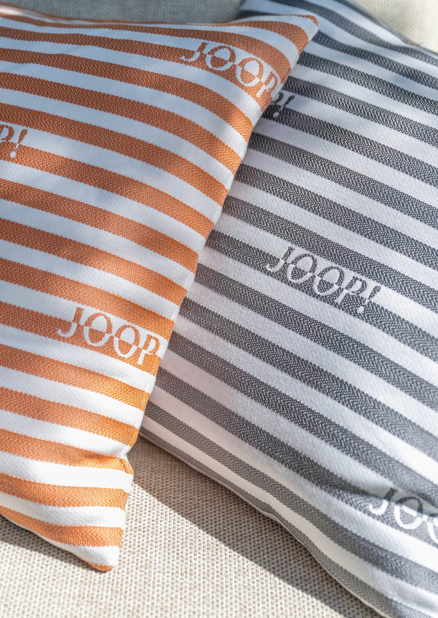 JOOP! FABRICS OUTDOOR ESSENCE Polsterkissen mit Vließfüllung 50x50 cm, Stein