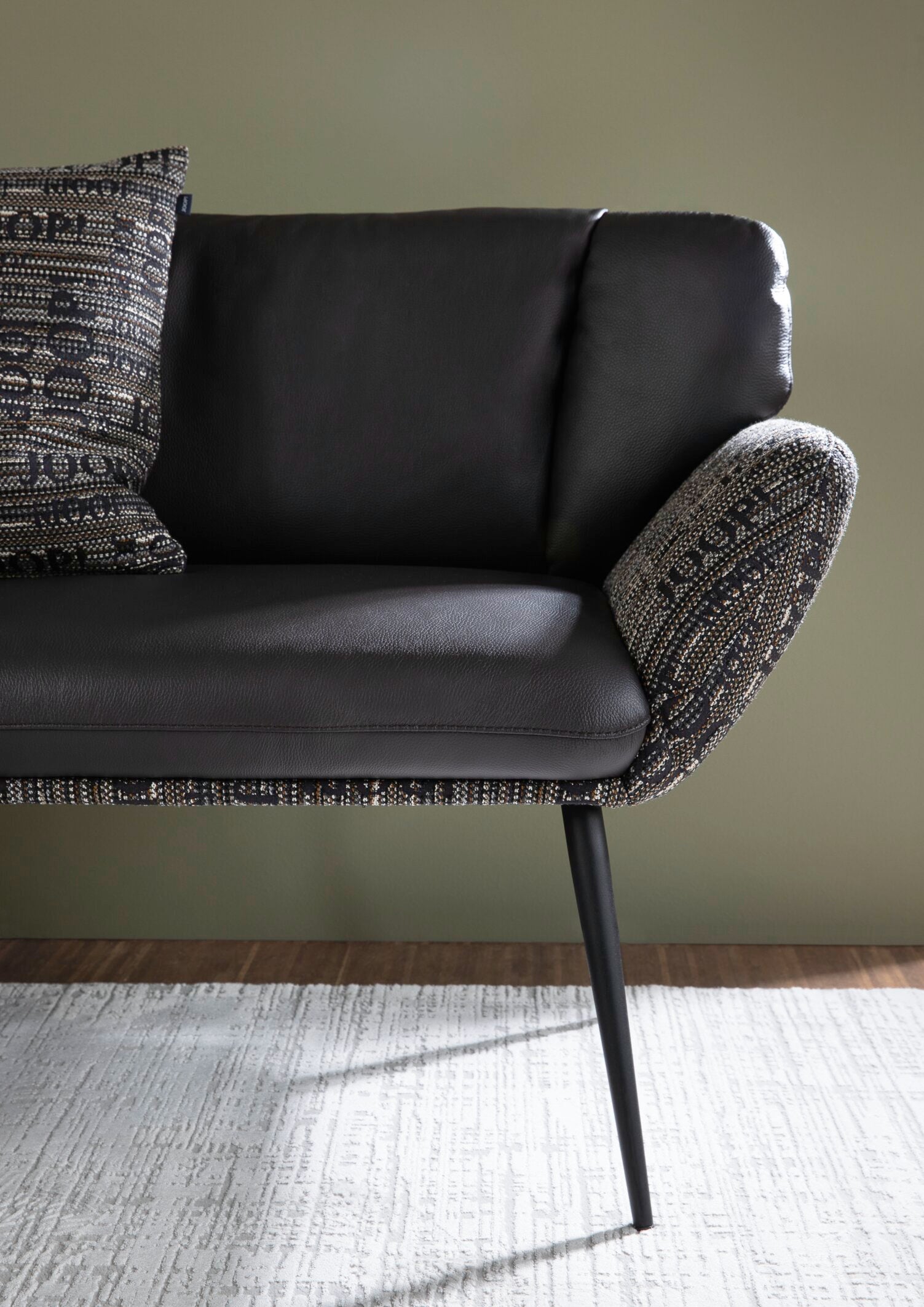 JOOP! FABRICS COLLECTION LOGO STATEMENT Polsterkissen mit Vließfüllung 50x50 cm, Kiesel