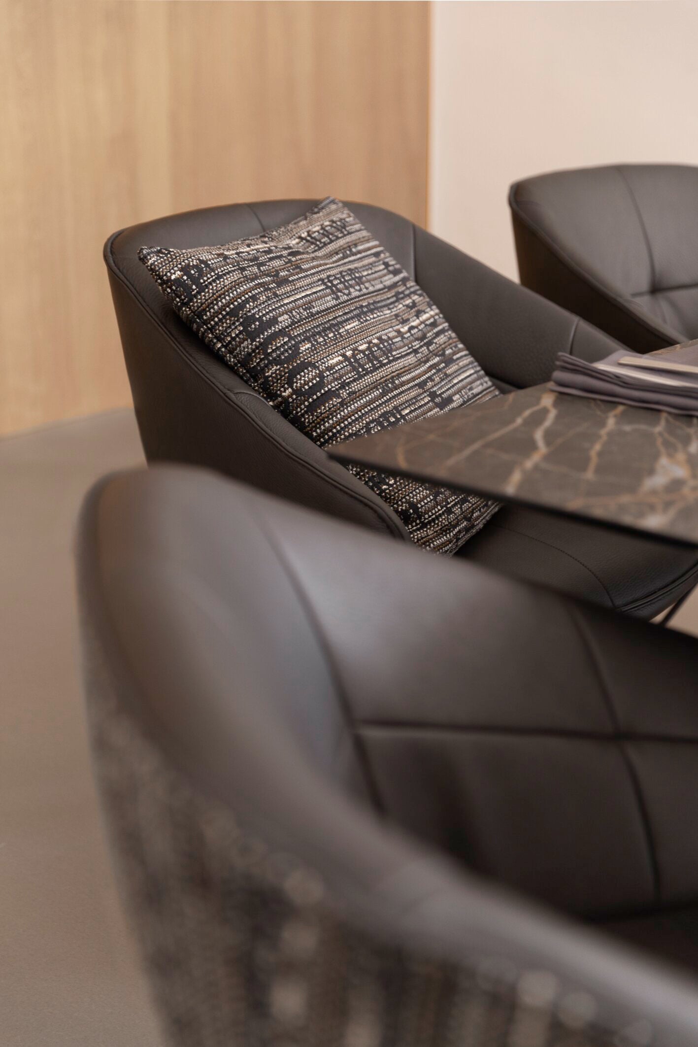 JOOP! FABRICS COLLECTION LOGO STATEMENT Polsterkissen mit Vließfüllung 50x50 cm, Kiesel