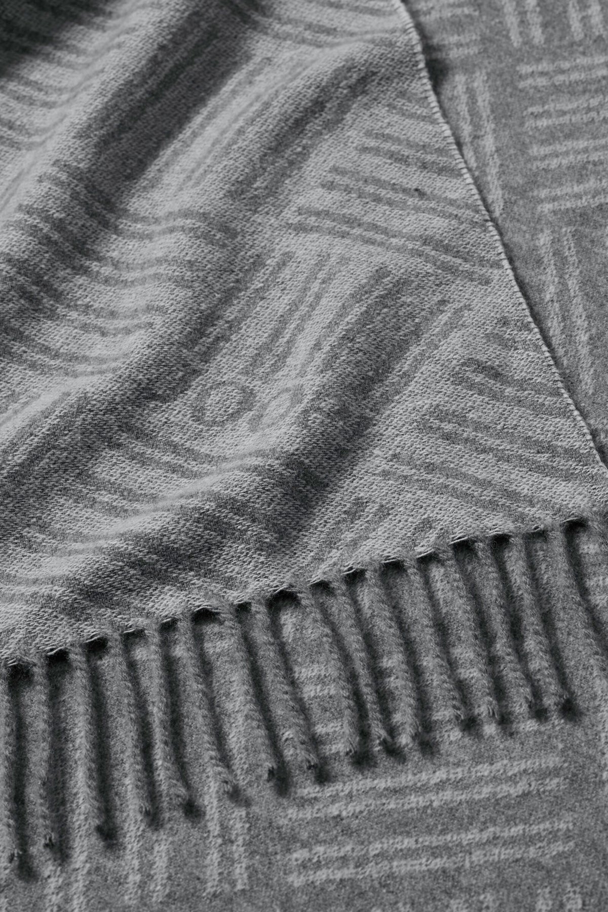 JOOP! FINE-MESHWORK Plaid 140x180 cm, Silber-Grau