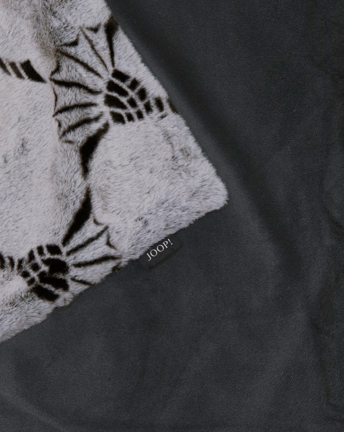 JOOP! CALM CORNFLOWER Plaid 130x170 cm, Schwarz
