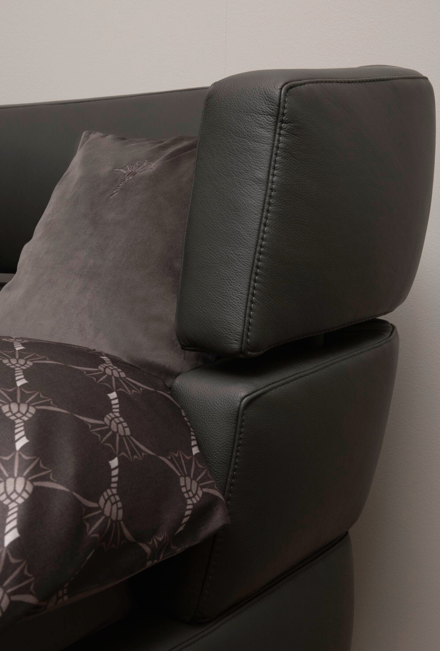 JOOP! COZY Zierkissenhülle 40x40 cm, Braungrau